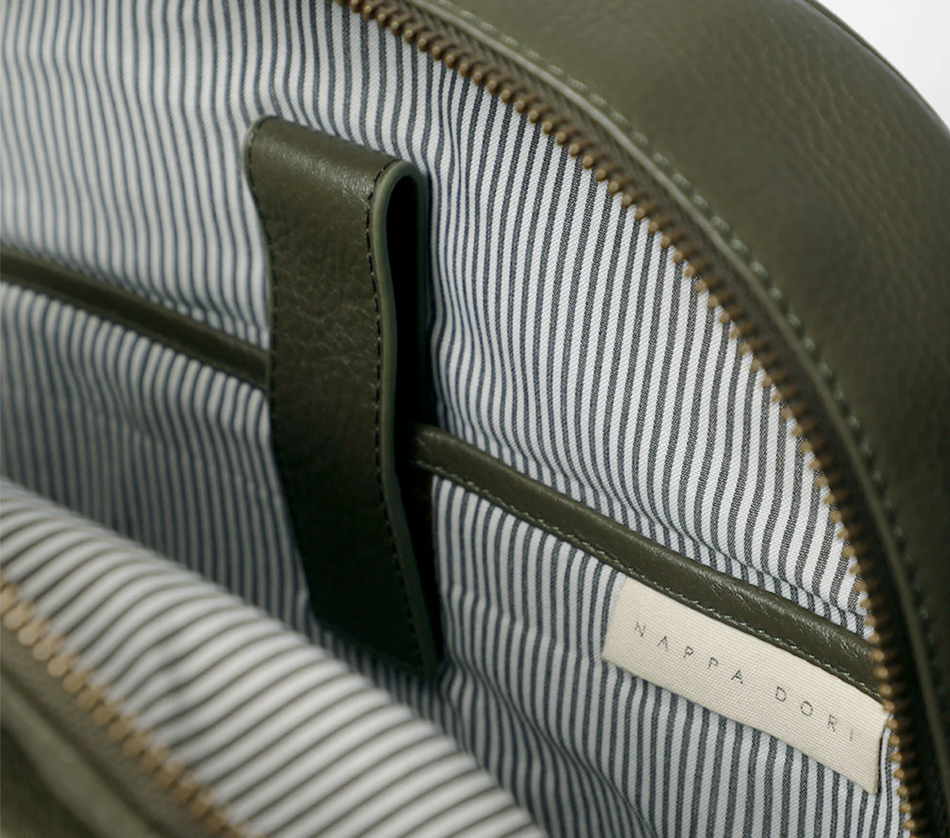 ALPS BACKPACK LEATHER 15 INCH - Image 46