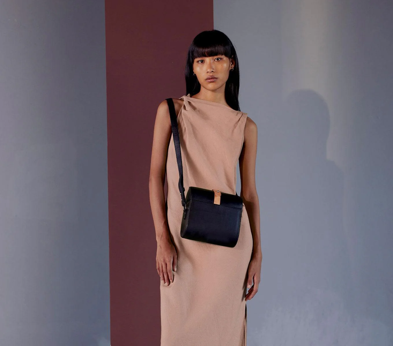 CAPSULE SLING BAG - Image 2