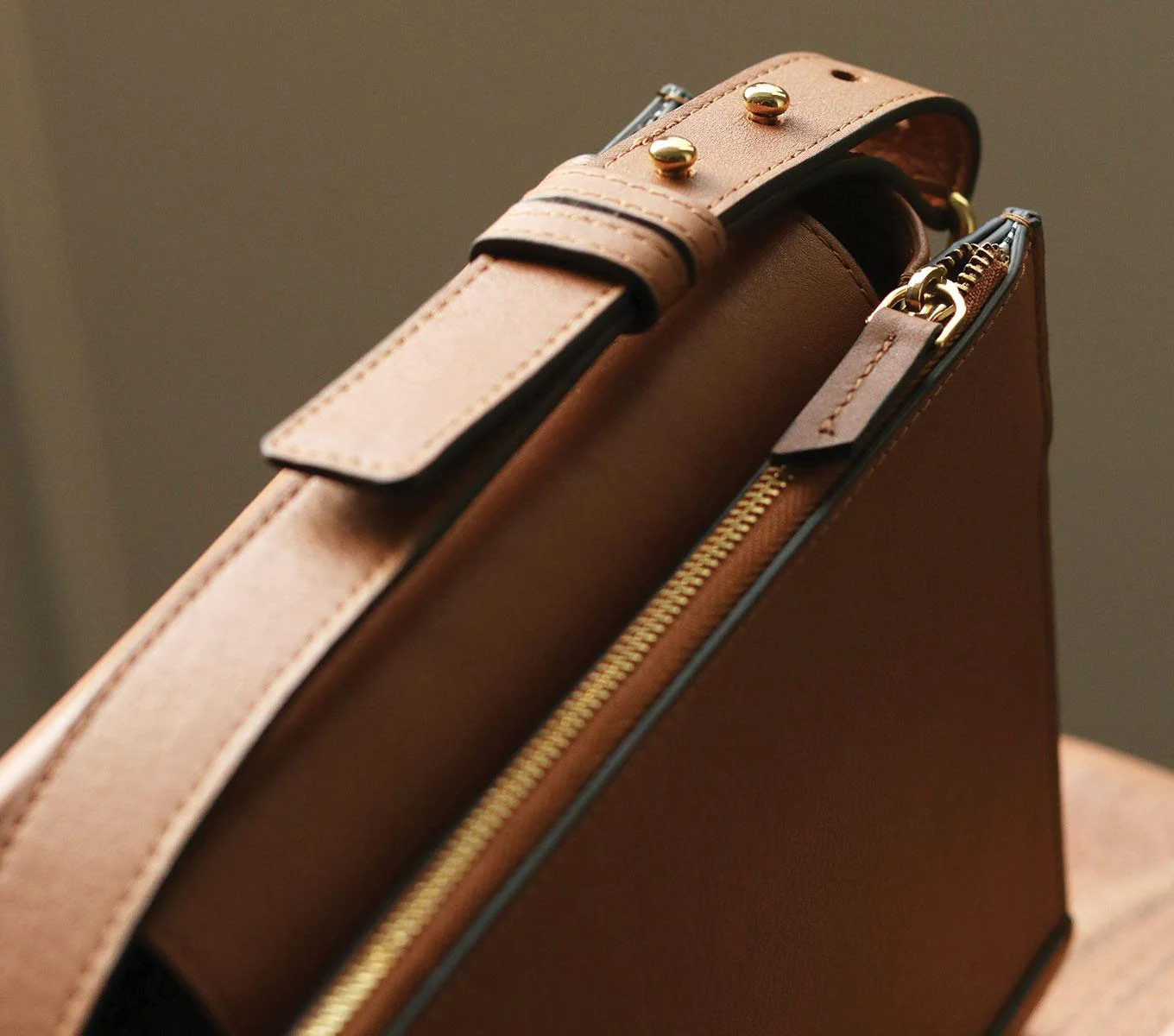 FOUNDER SLING BAG - Image 28