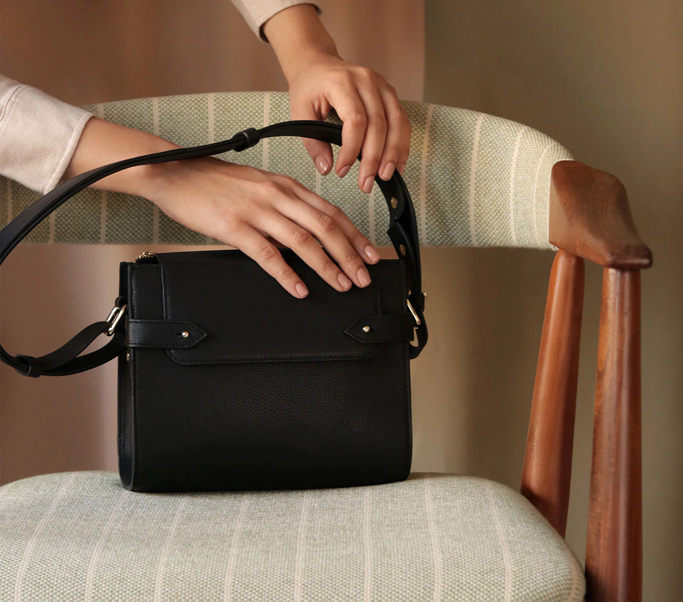 FOUNDER SLING BAG - Image 42
