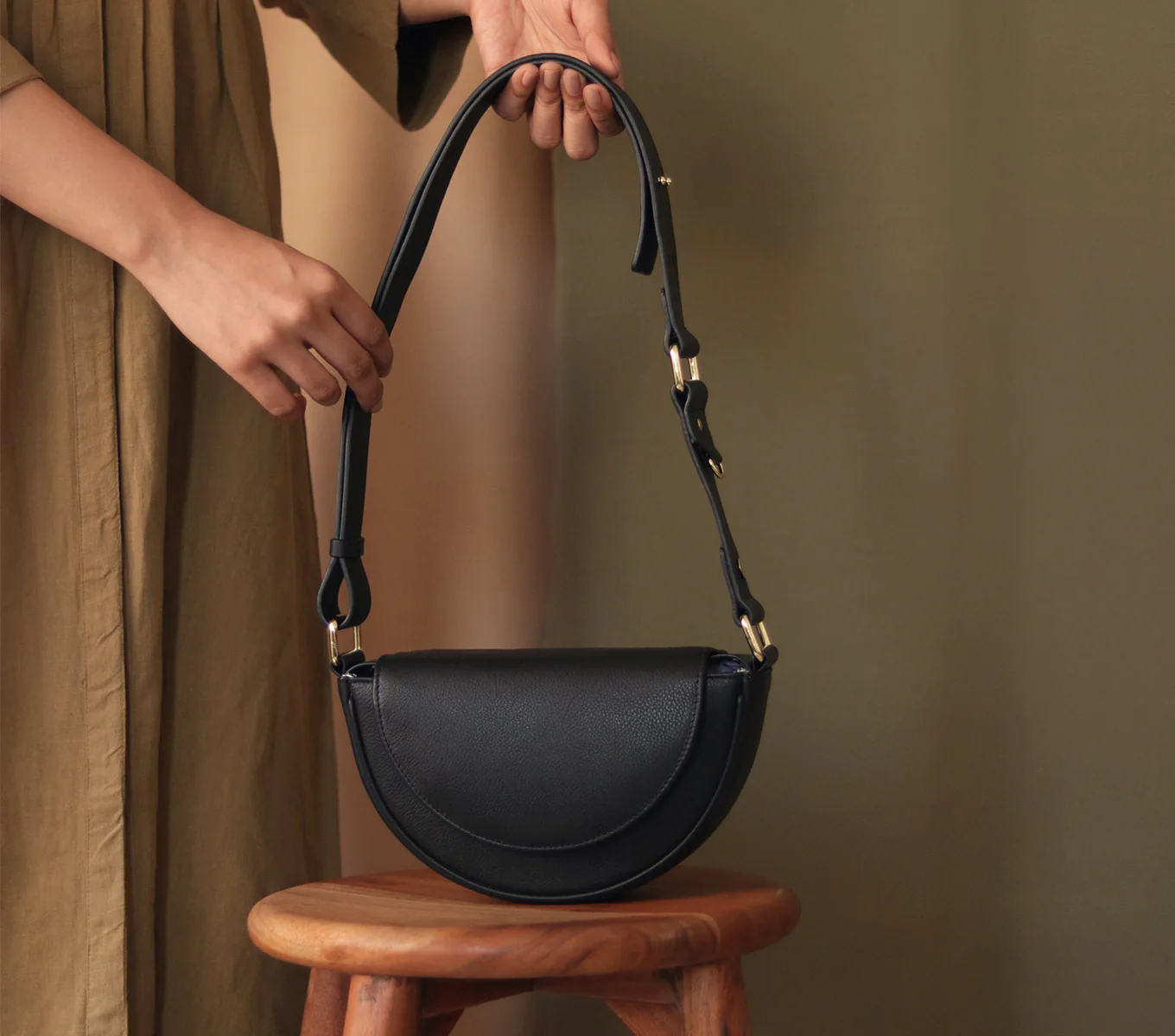 MALMO SLING BAG