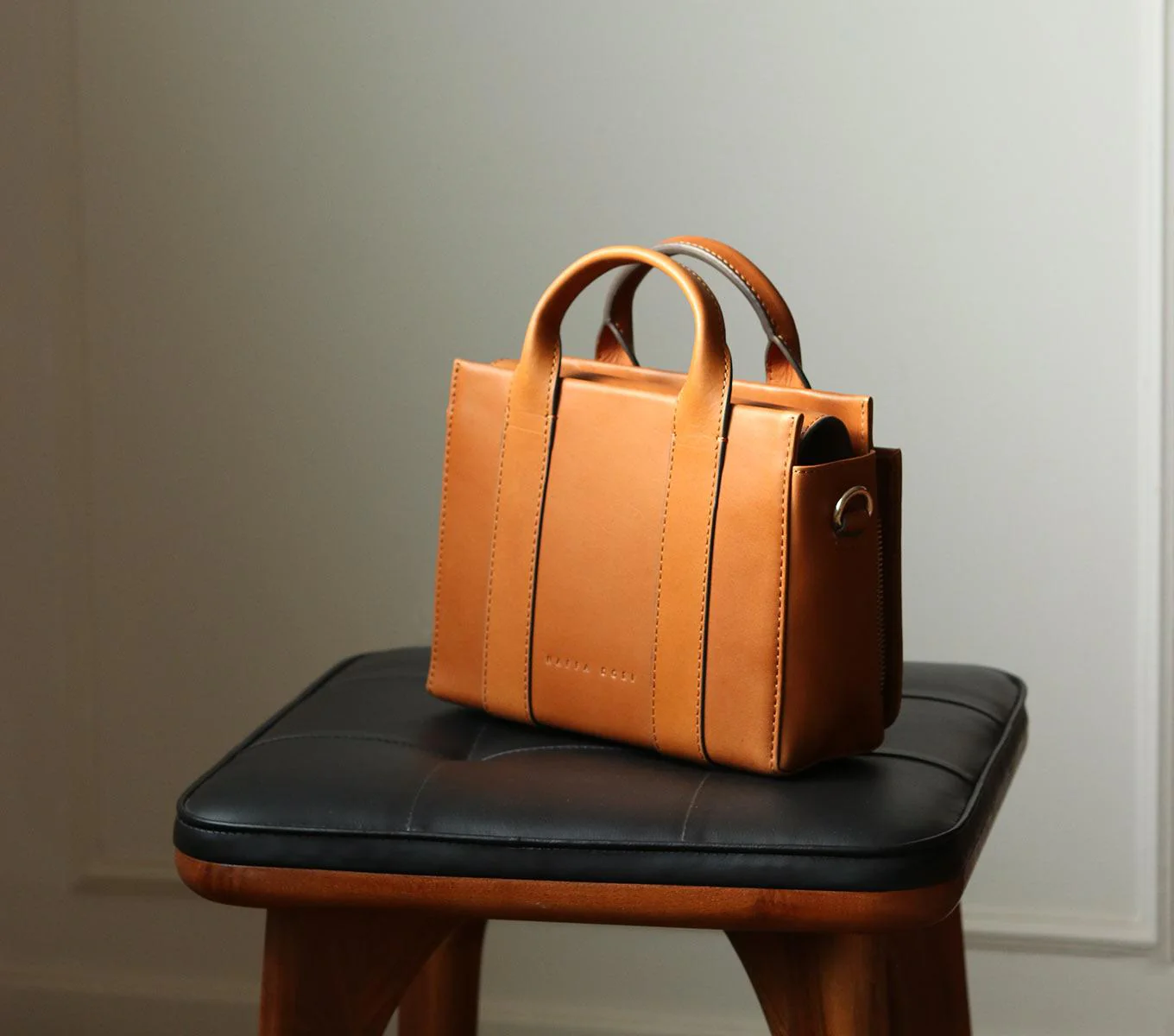 MINI VOYAGER SLING BAG - Image 5