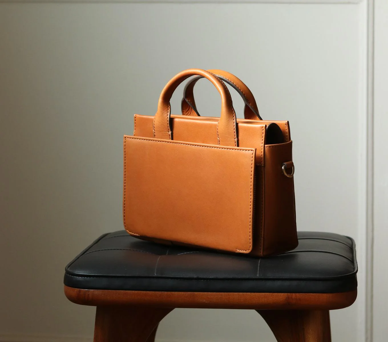 MINI VOYAGER SLING BAG - Image 6