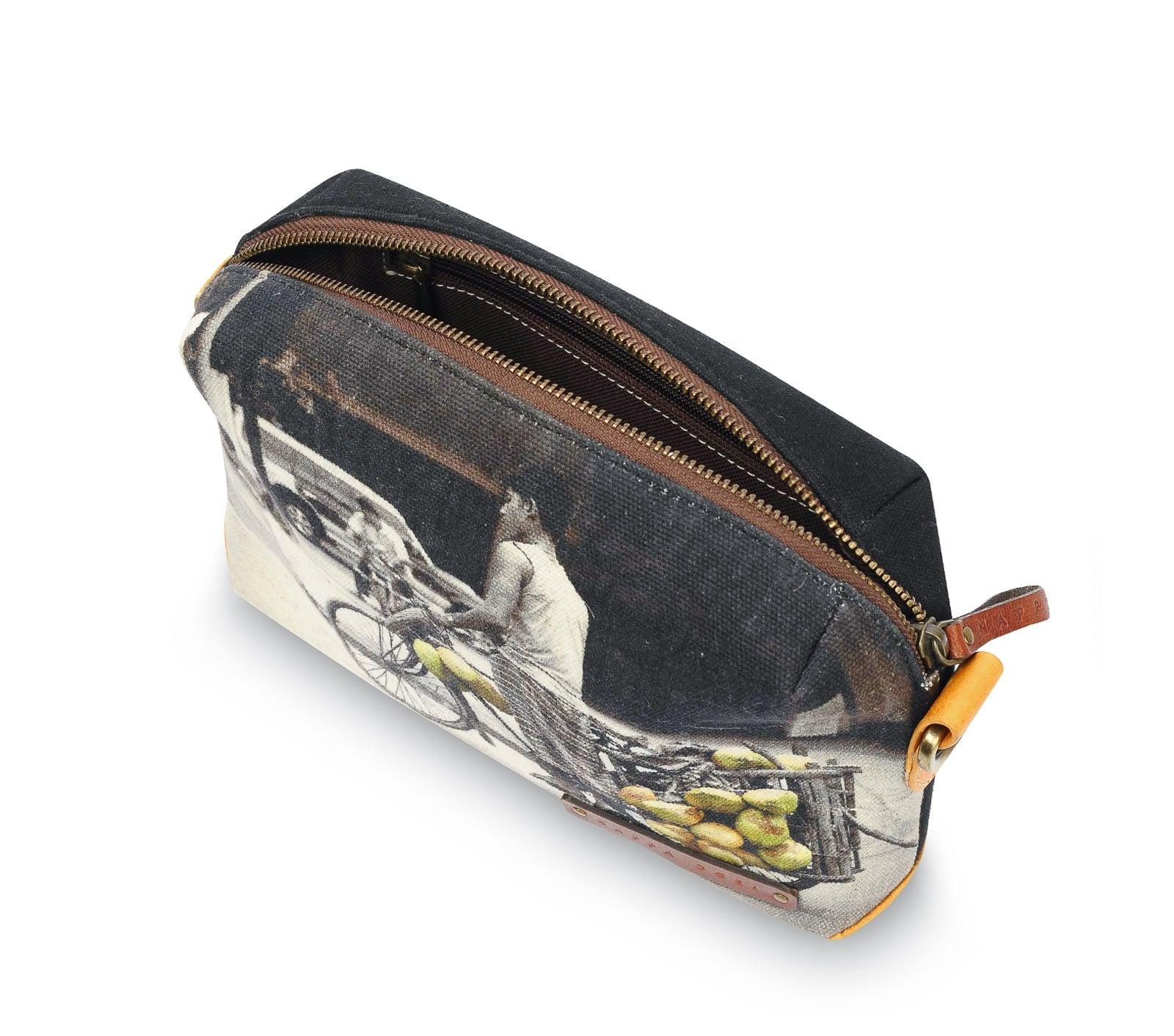 TOILETRY BAG - Image 5